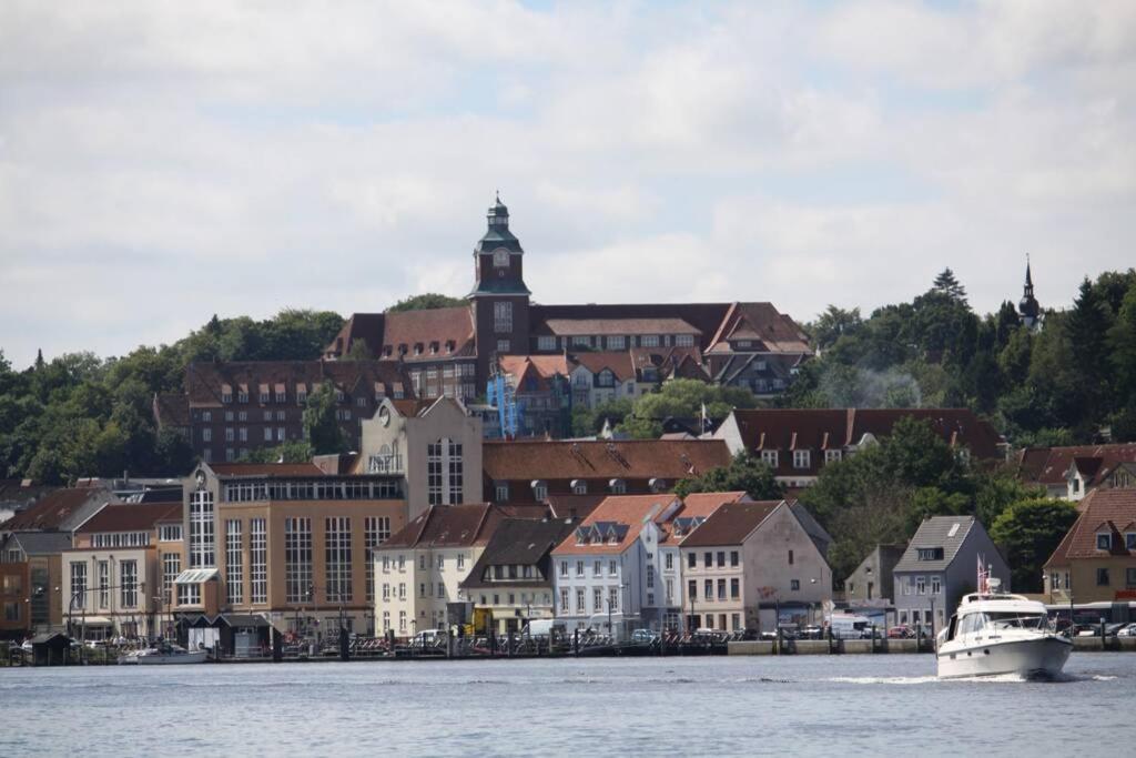 Gemuetliche Haushaelfte Mit Garten Und Terrasse Flensburg Exterior foto