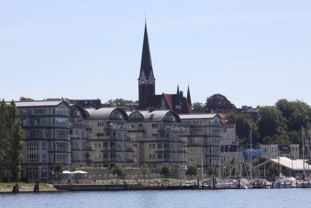 Gemuetliche Haushaelfte Mit Garten Und Terrasse Flensburg Exterior foto