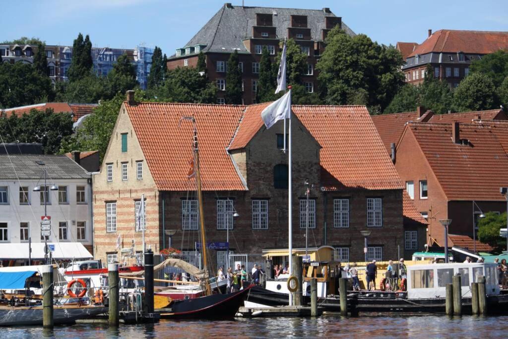 Gemuetliche Haushaelfte Mit Garten Und Terrasse Flensburg Exterior foto