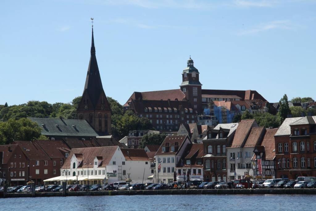 Gemuetliche Haushaelfte Mit Garten Und Terrasse Flensburg Exterior foto