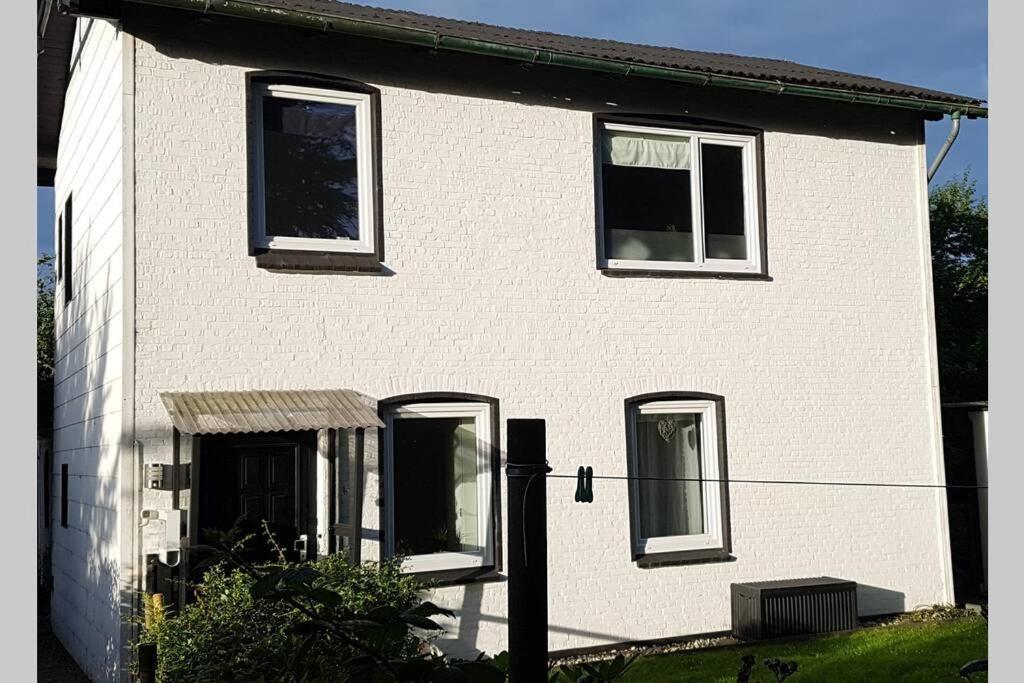 Gemuetliche Haushaelfte Mit Garten Und Terrasse Flensburg Exterior foto